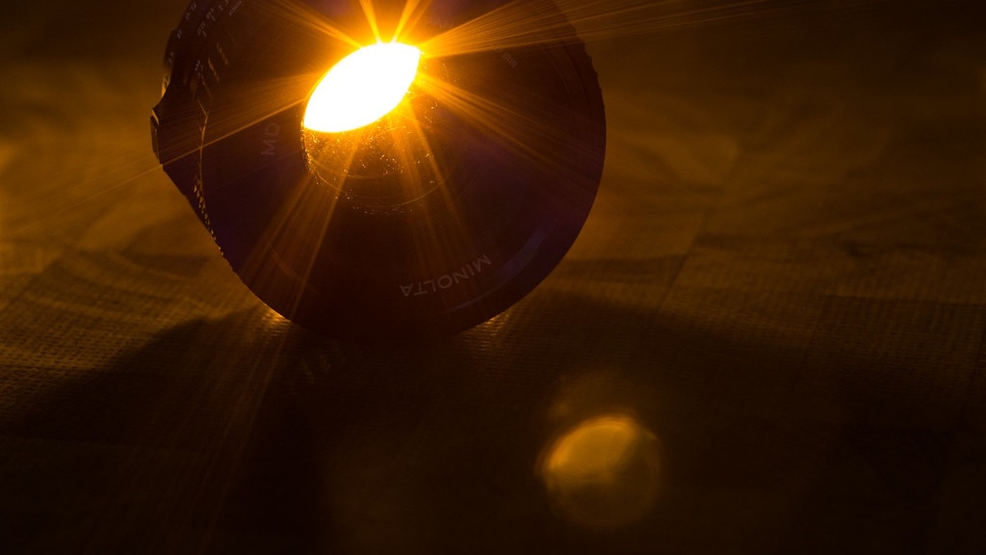 A real lens flare photograph introduces the visual-memory story. Context image, not output from World-T3.